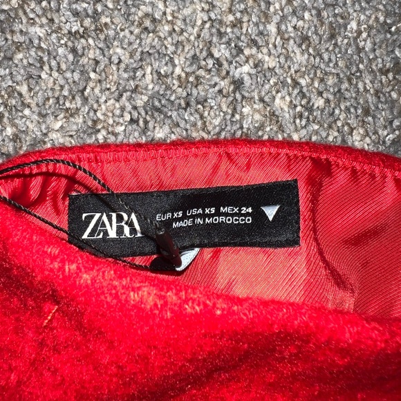 Zara red skirt, brand new felt like material perfect condition - Picture 4 of 4